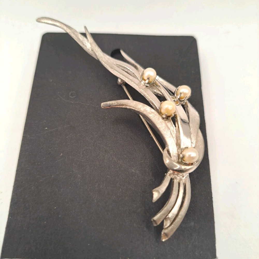 Vintage Brooks Faux Pearl Seaweed Flower Silver Tone Pin Brooch